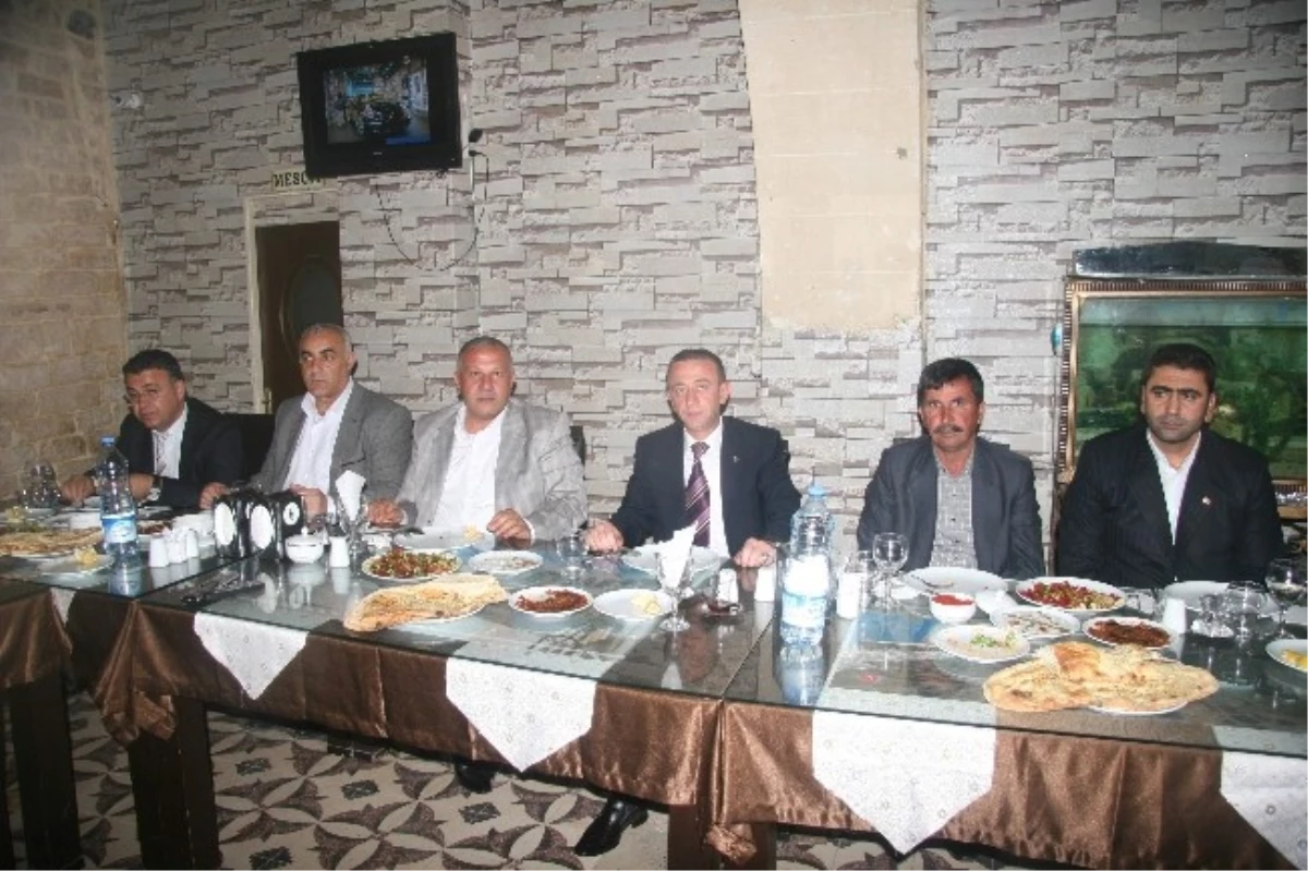 MHP İl Başkanlığı, Belediye Meclis Üyelerine Yemek Verdi