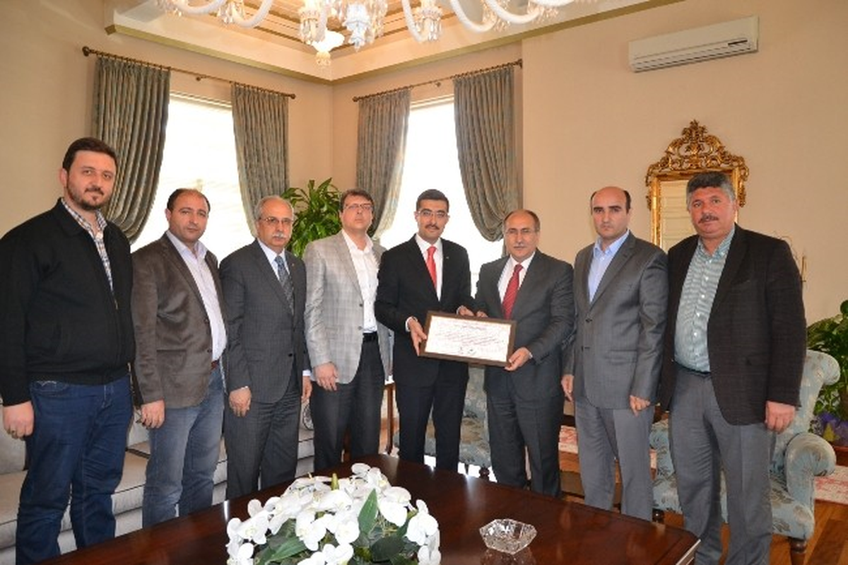 Müsiad Manisa Şube Yönetimi Vali Savaş\'ı Ziyaret Etti