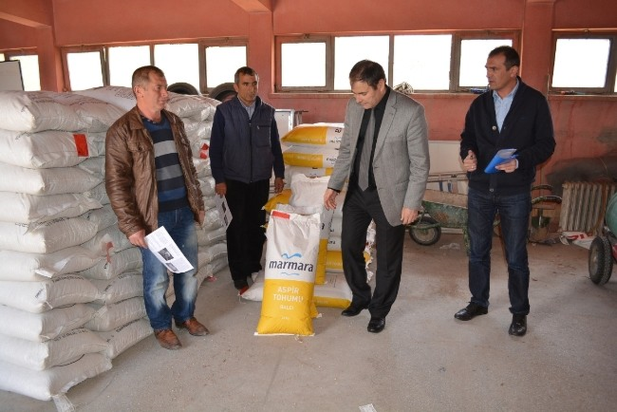 Niğde\'de 81 Çiftçiye 9 Ton Aspir Tohumu Dağıtıldı