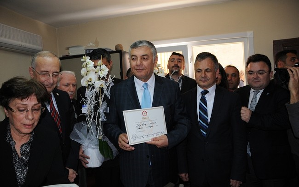 Sarıyer Belediye Başkanı Şükrü Genç Mazbatasını Aldı