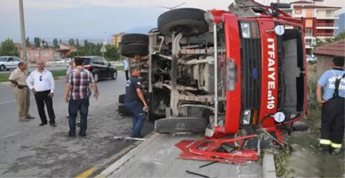 Uluşkışla\'da İtfaiye Aracı Devrildi : 1 Ölü, 1 Yaralı