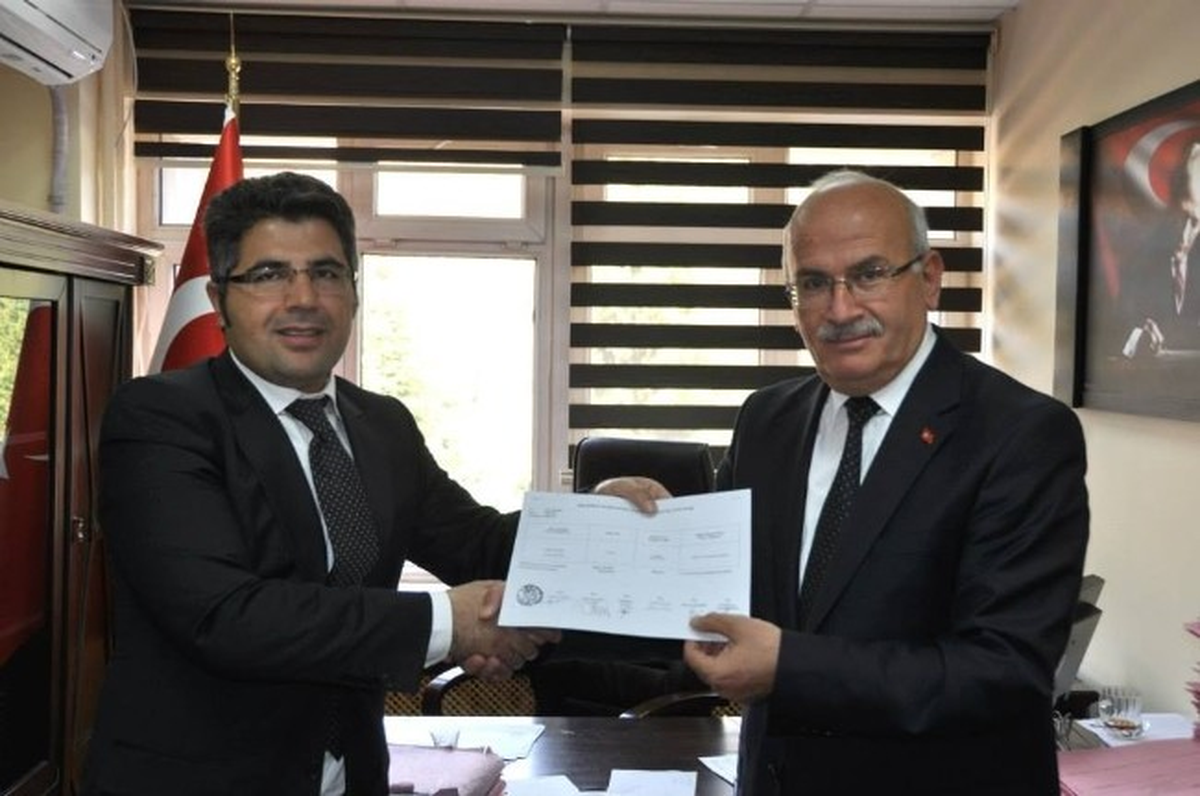 Ürgüp\'te Belediye Başkanı Seçilen Yıldız Mazbatasını Aldı