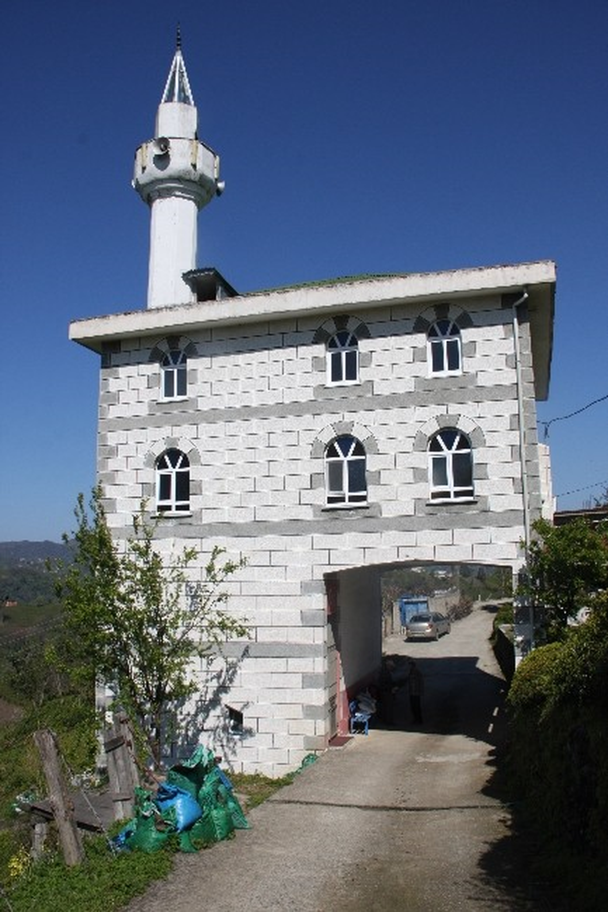 Üstü Cami, Altı Köy Yolu