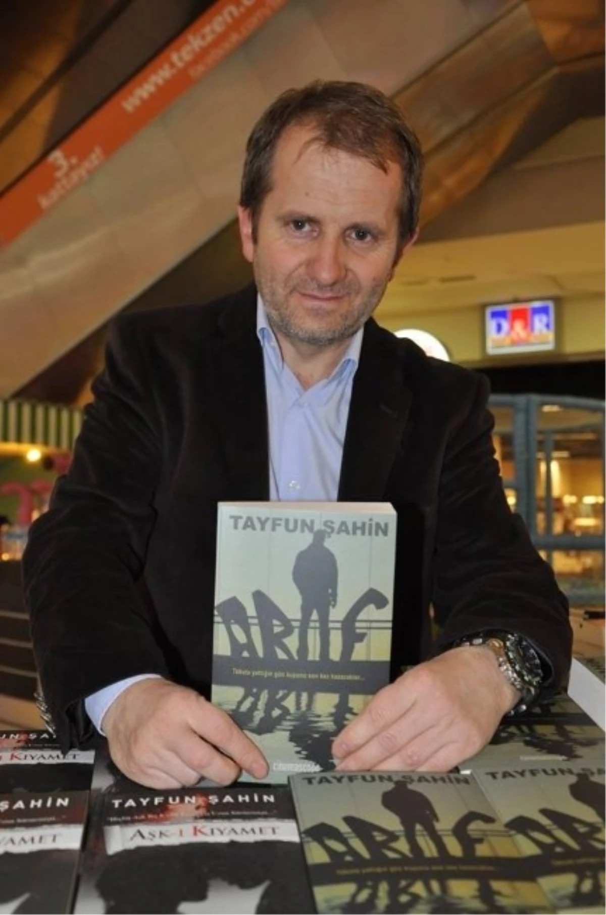 Yazar Mustafa Fırat ve Tayfun Şahin Kitapseverlerle Buluştu