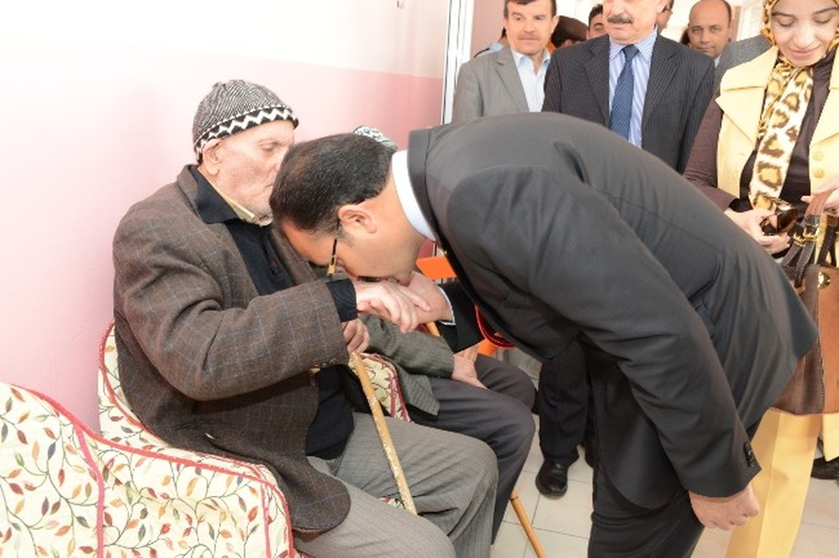 Yeni Başkan Cahan\'dan İlk Ziyaret Huzur Evine