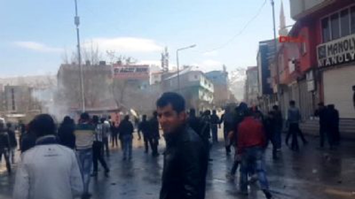 Ağrı\'da Oyların Sayımı Sürerken, Esnaf İş Yapamamaktan Yakındı(3)