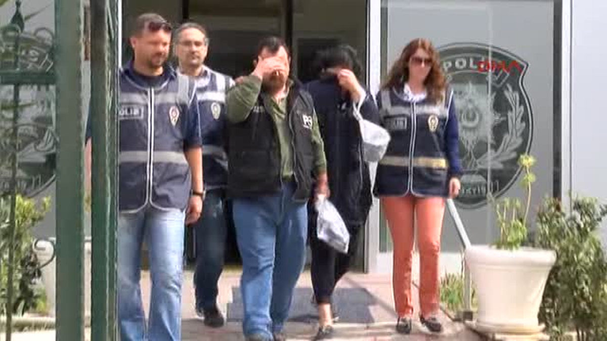 Antalya\'da Tekstilciyi Bağlayıp Cüzdanını Alan 2 Şüpheli Yakalandı
