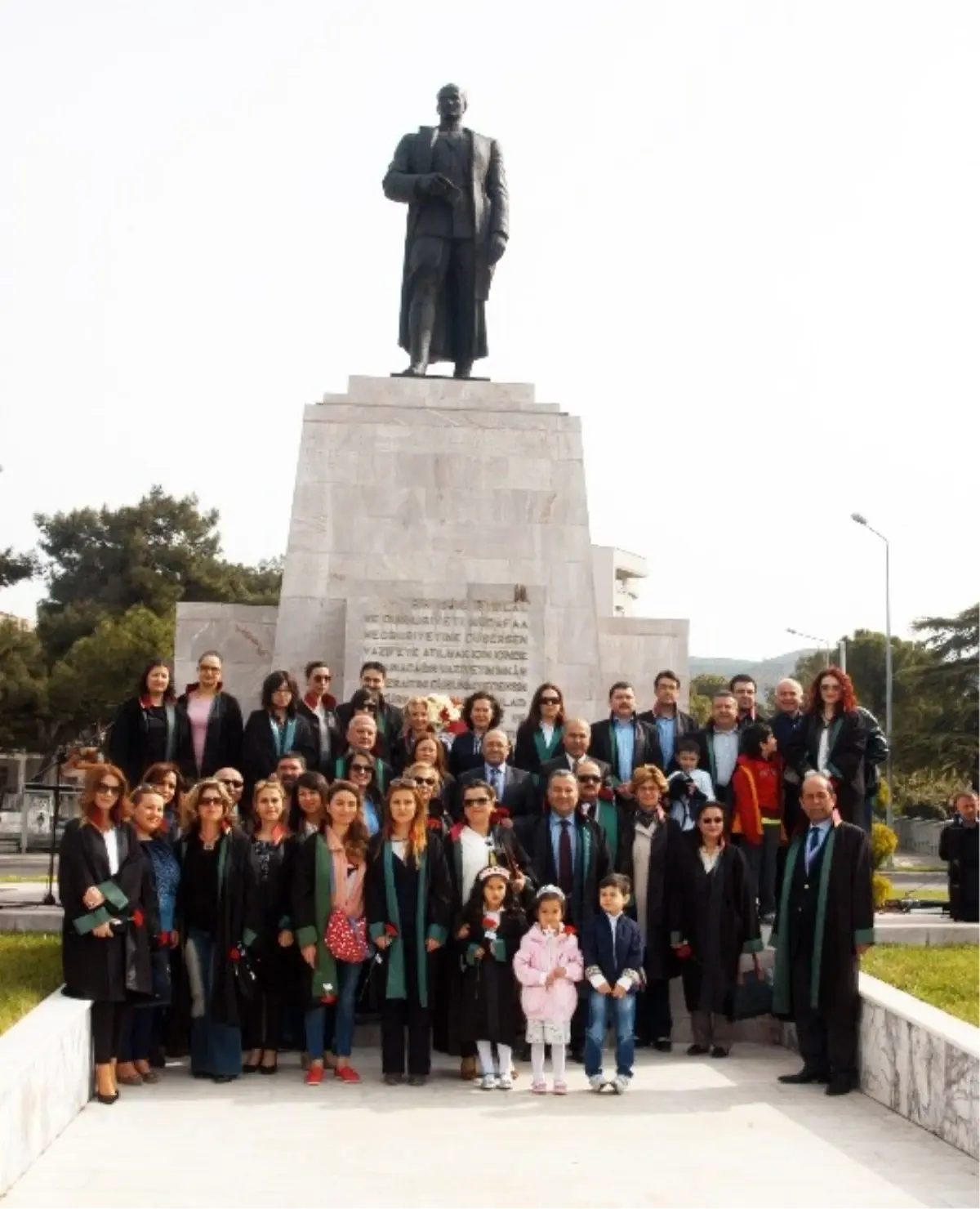 Avukatlar Kırgın, Kızgın ve Üzüntülü