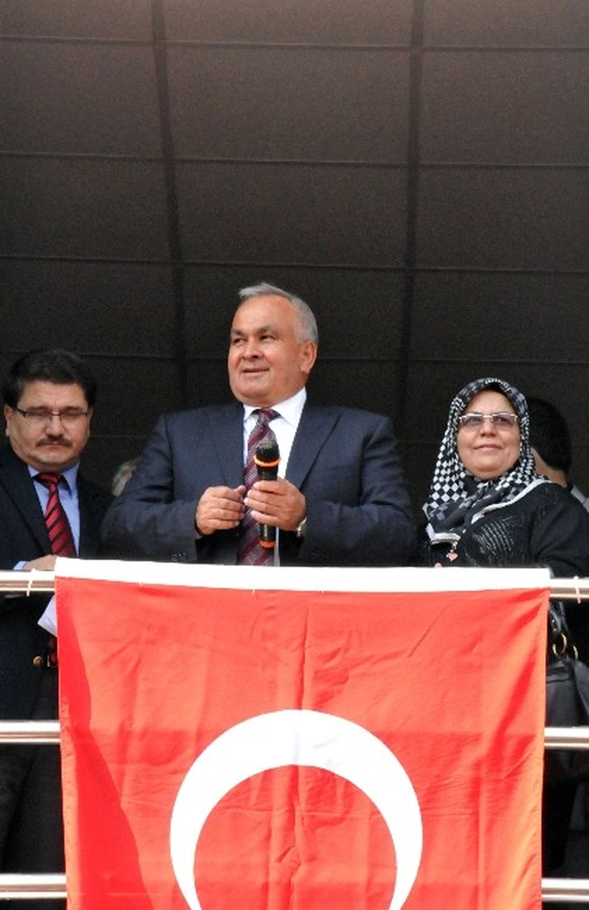 Erdemli Belediye Başkanı Tollu, Görevine Başladı