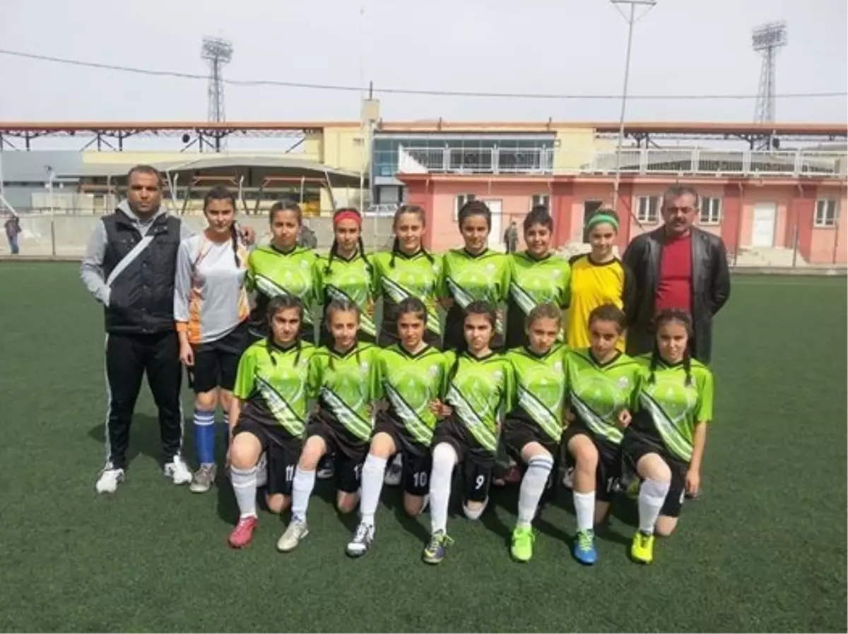 Bayan Futbolculardan Büyük Başarı