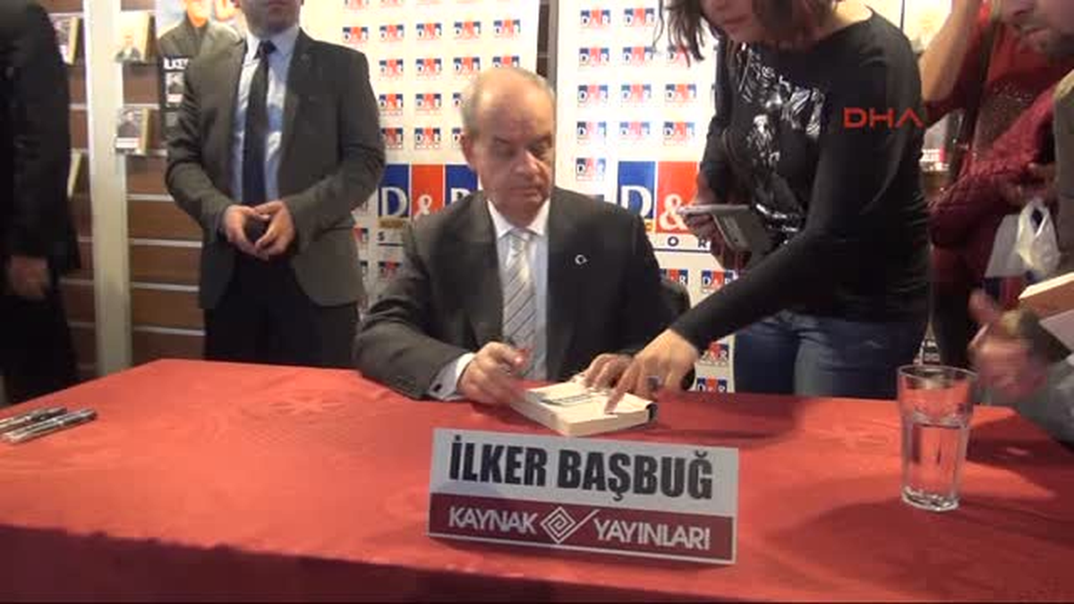İlker Başbuğ\'un İmza Gününe Yoğun İlgi