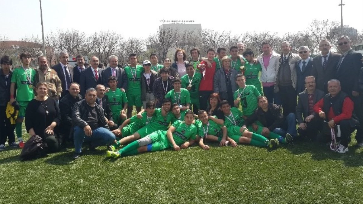 Keçiören Kalaba Anadolu Lisesi Futbol\'da Ankara Şampiyonu Oldu