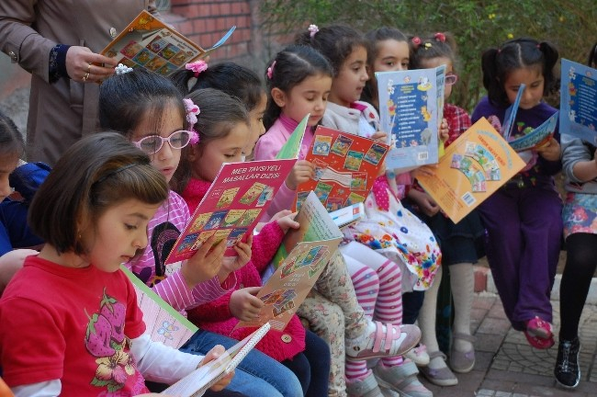 Minik Öğrencilerden Kitap Okuma Etkinliği