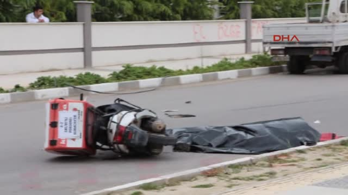 Motosikletli Servis Elemanı Kazada Öldü