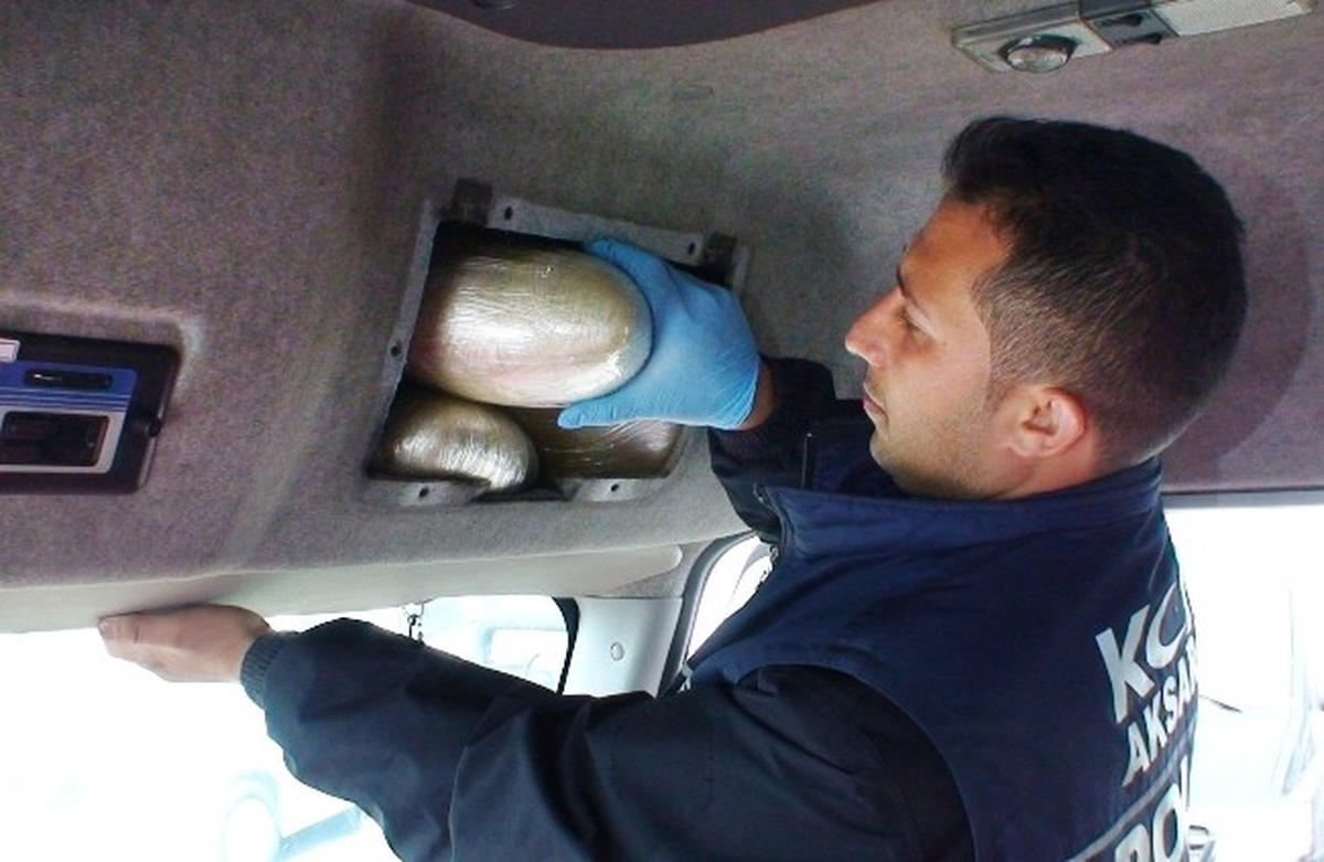 Kamyondan 11 Kilo Toz Esrar Çıktı