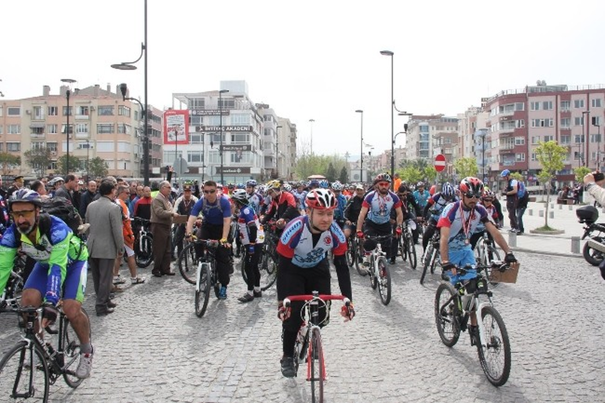 Şehitlere Saygı İçin Pedal Çeviriyorlar