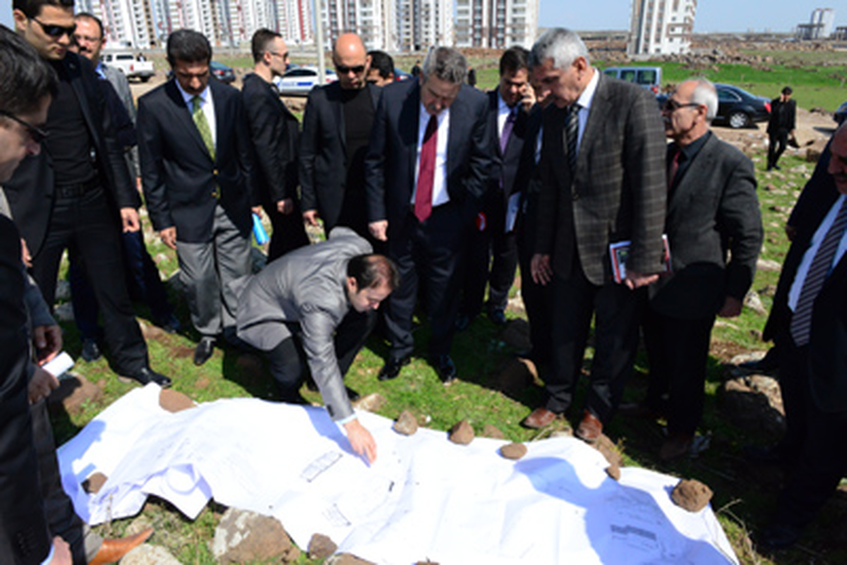 Diyarbakır Valisi Kıraç Yapımı Devam Eden Okulları Denetledi