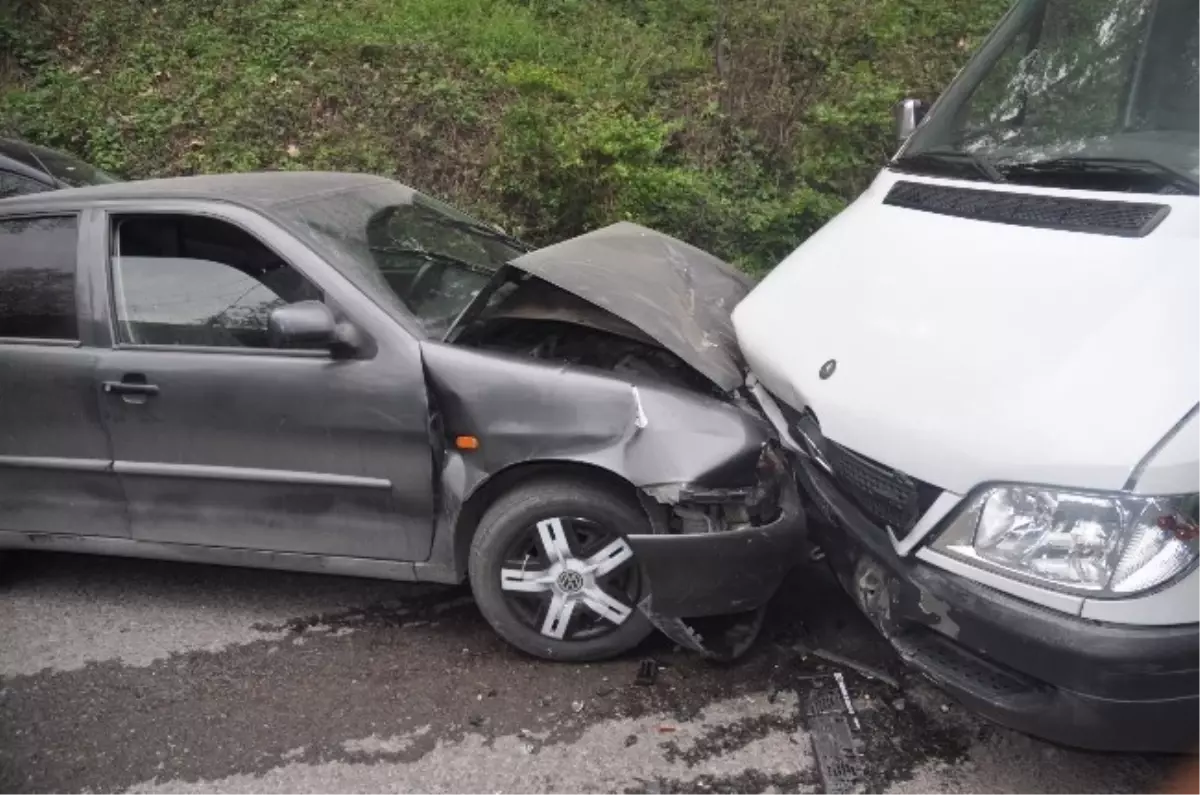 Zonguldak\'ta Trafik Kazası: 3 Yaralı