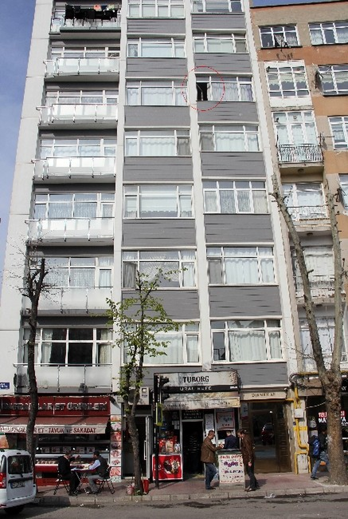 5. Katın Penceresinden Atlayan Genç Kız Öldü