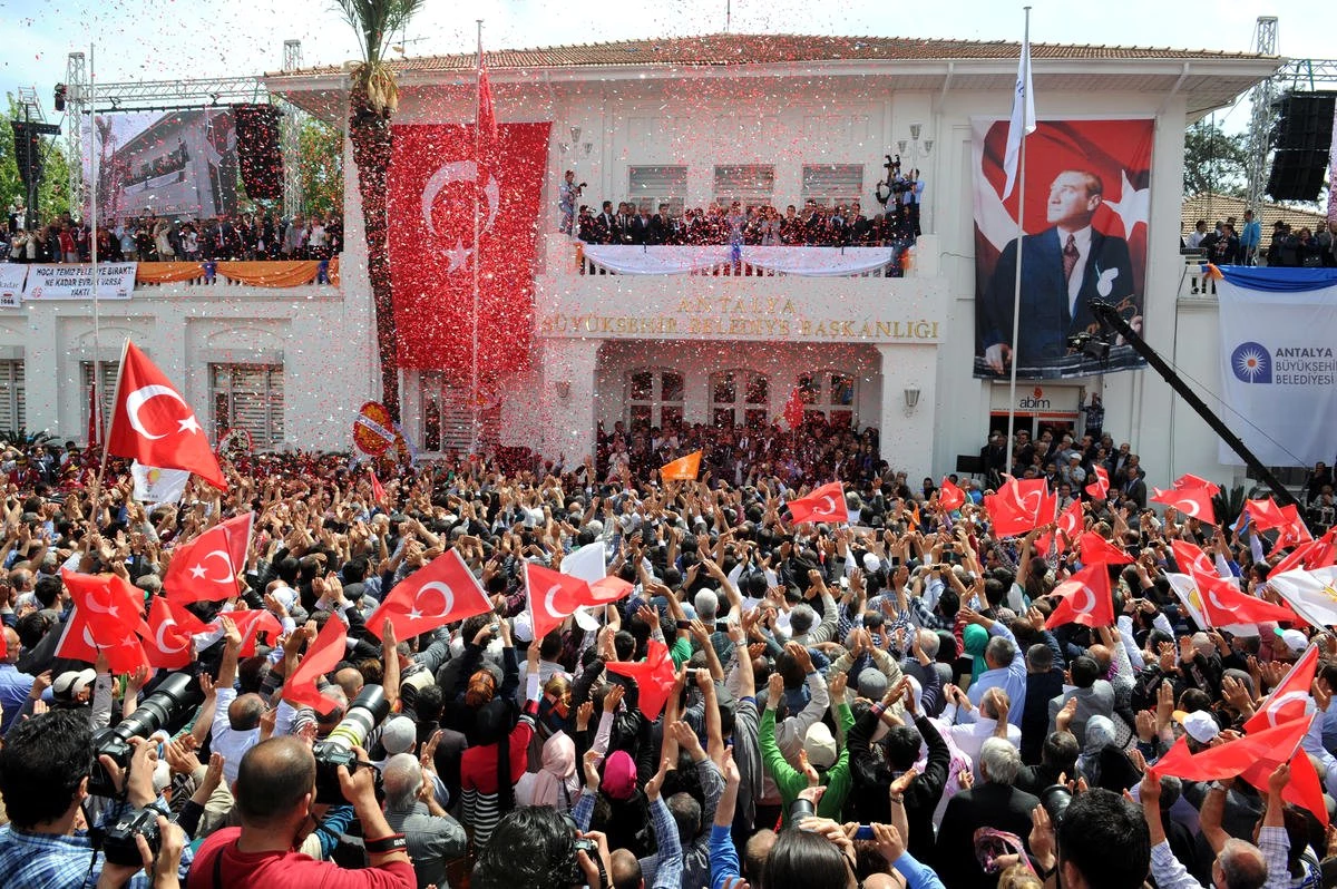 Antalya Büyükşehir Belediyesinde Devir Teslim Töreni
