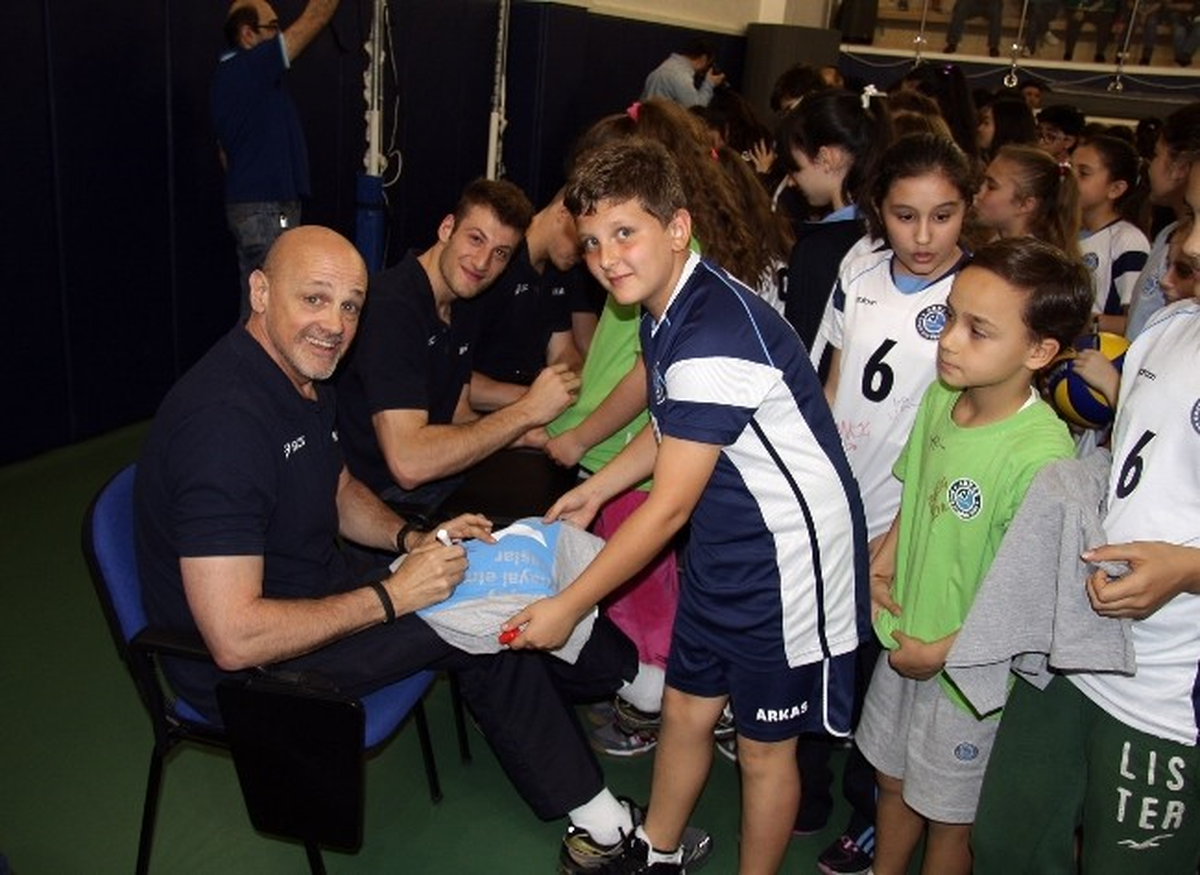 Arkassporlu Voleybolcular Öğrencilerle Buluştu