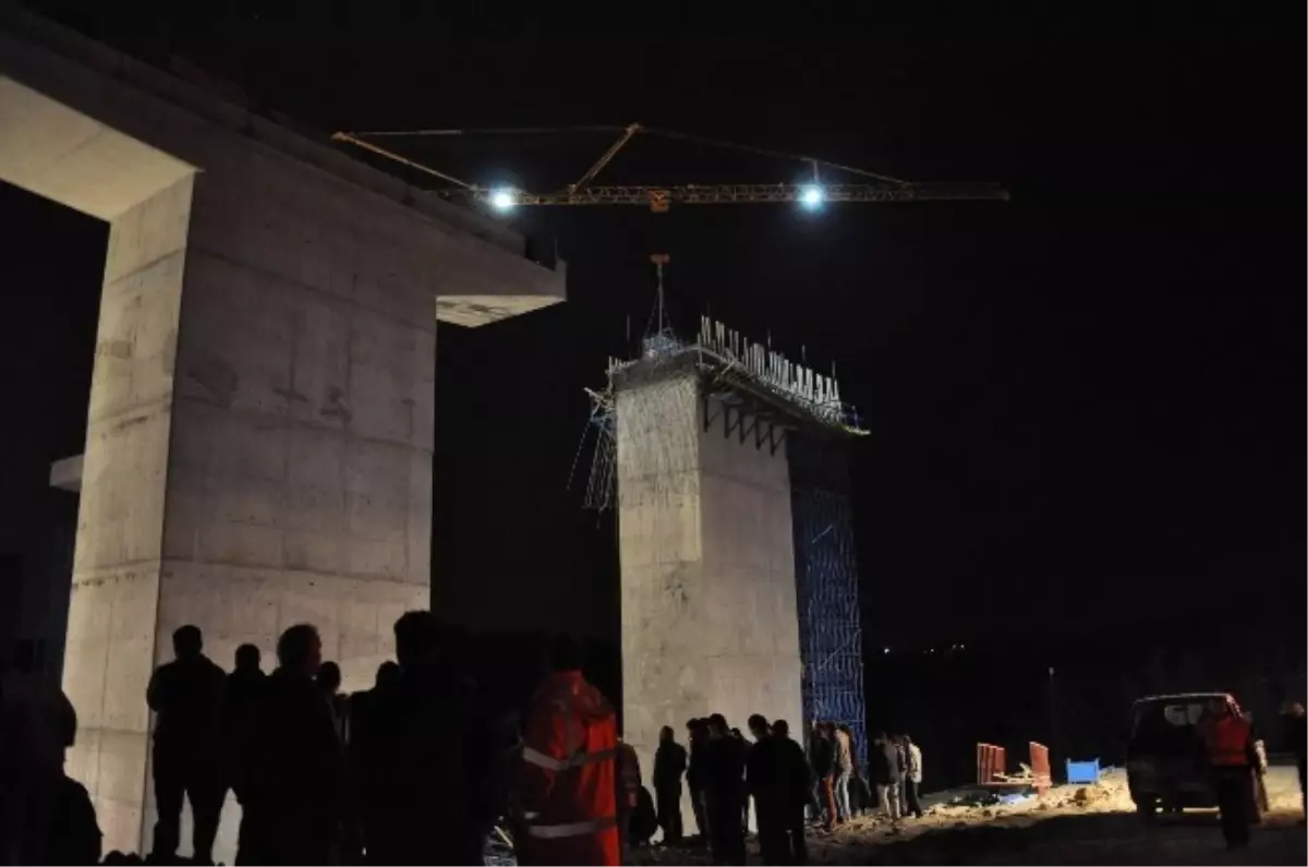 Beykoz\'da 3. Köprü Viyadüğünde İskele Çöktü: 3 Ölü