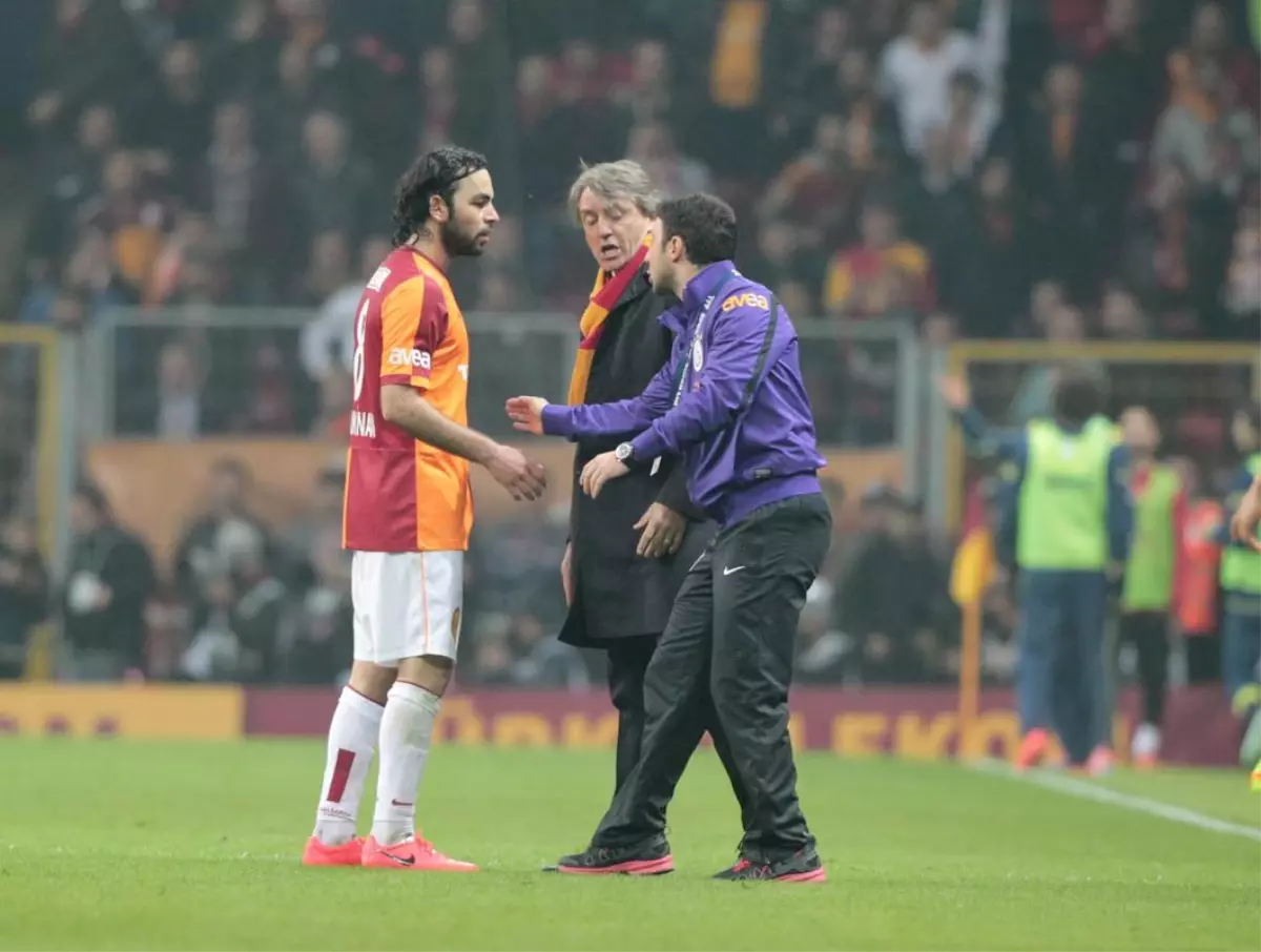 Derbi Maçta Mancini-Selçuk İnan Gerginliği