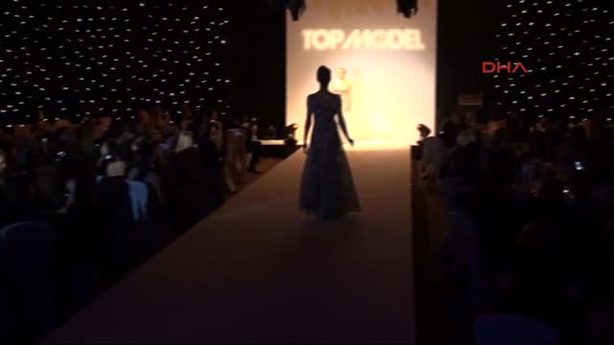 Dünya Top Model Yarışmasında Mehter Marşı ile Yürüdüler