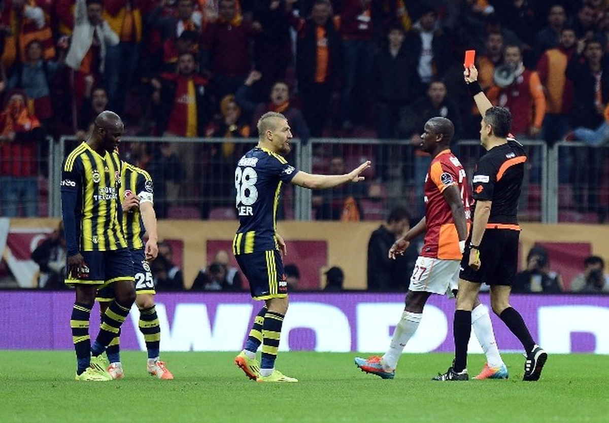 Futbolcular Derbiden Cezalı Çıktı