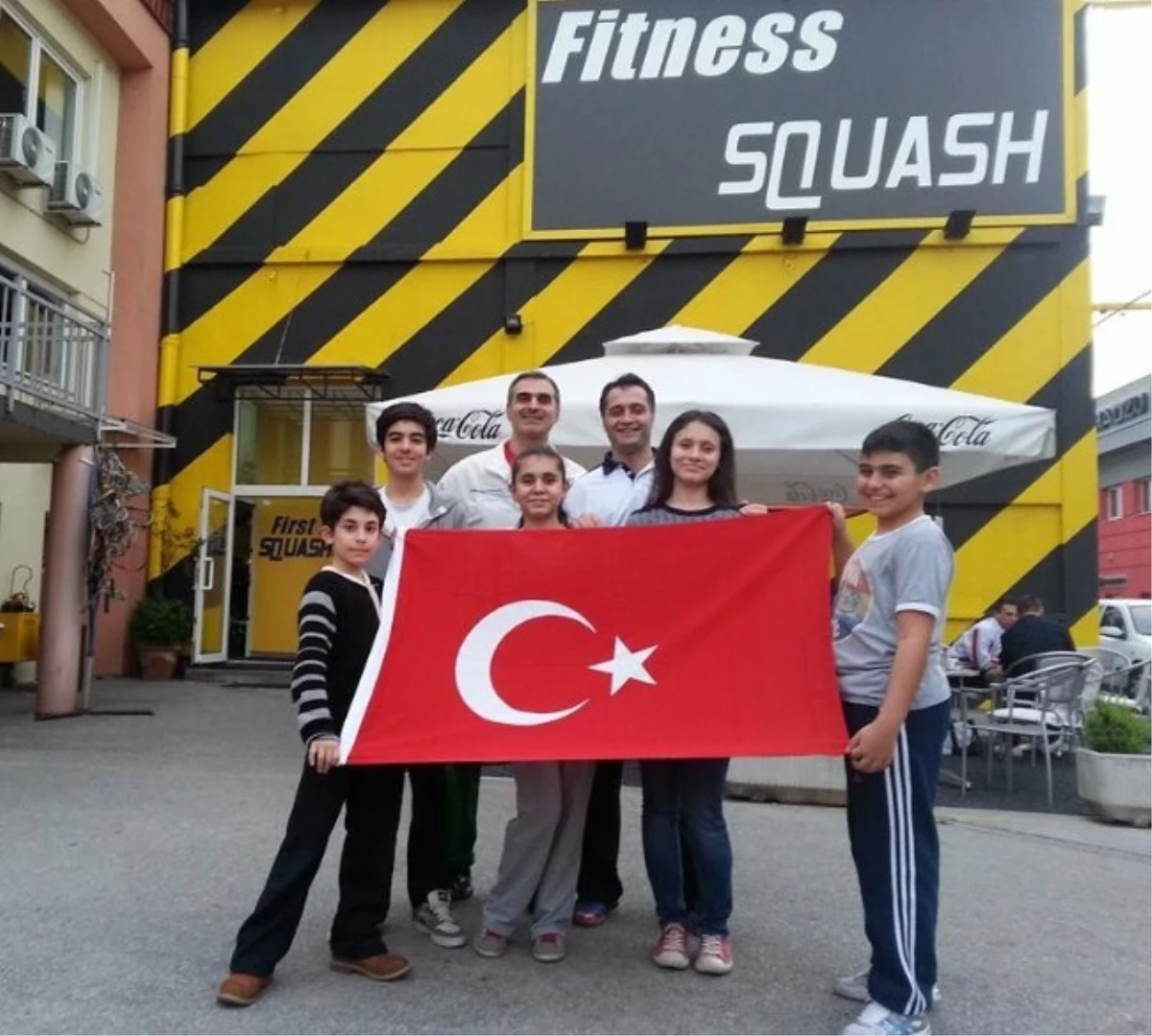 Genç Squashçılar Hırvatistan\'dan Madalya ile Döndü