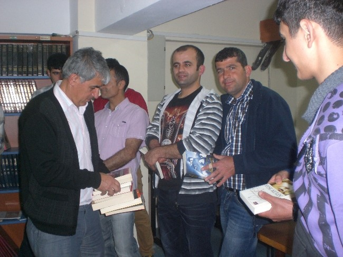 İşitme Engellilerden Kütüphaneye Ziyaret
