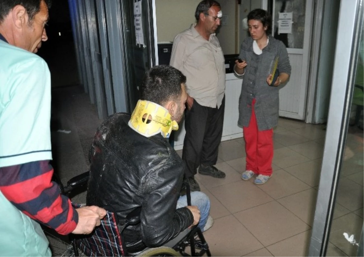 Adana\'da Motosiklet Şarampole Uçtu: 2 Ağır Yaralı