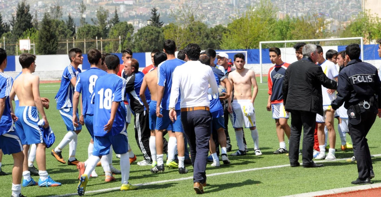 U-17 Türkiye Şampiyonası Maçında Arbede