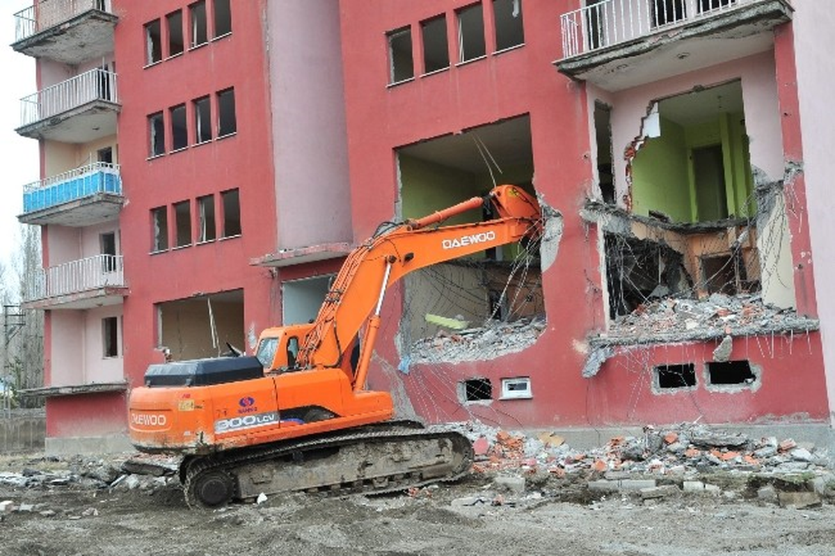 Yeni Hastane İçin Yıkım Çalışması