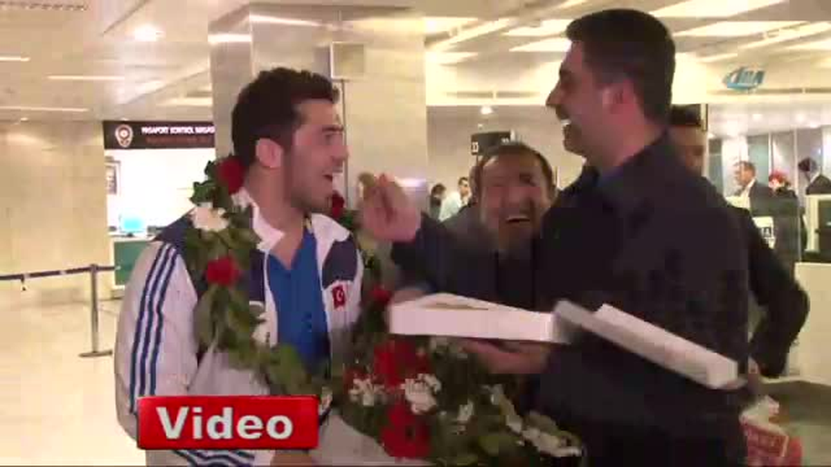 A Milli Grekoromen Güreş Takımı Yurda Döndü