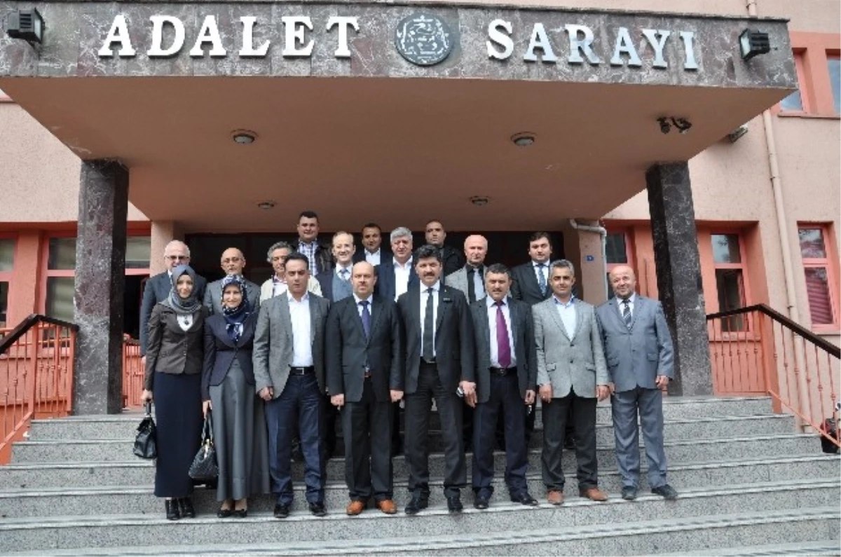 AK Parti Belediye Meclis Üyeleri Mazbatalarını Aldı