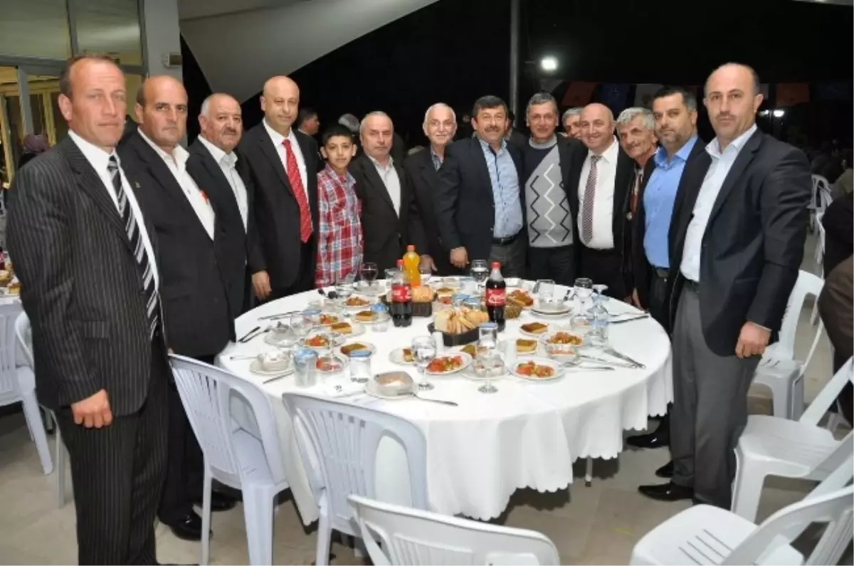 AK Parti Darıca\'da Seçimi Kutladı