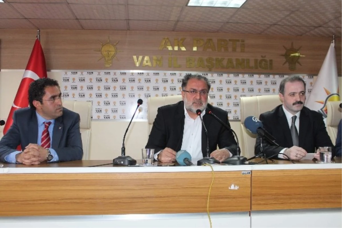 AK Parti Van Büyükşehir Belediye Başkan Adayı Gülaçar\'ın Basın Açıklaması
