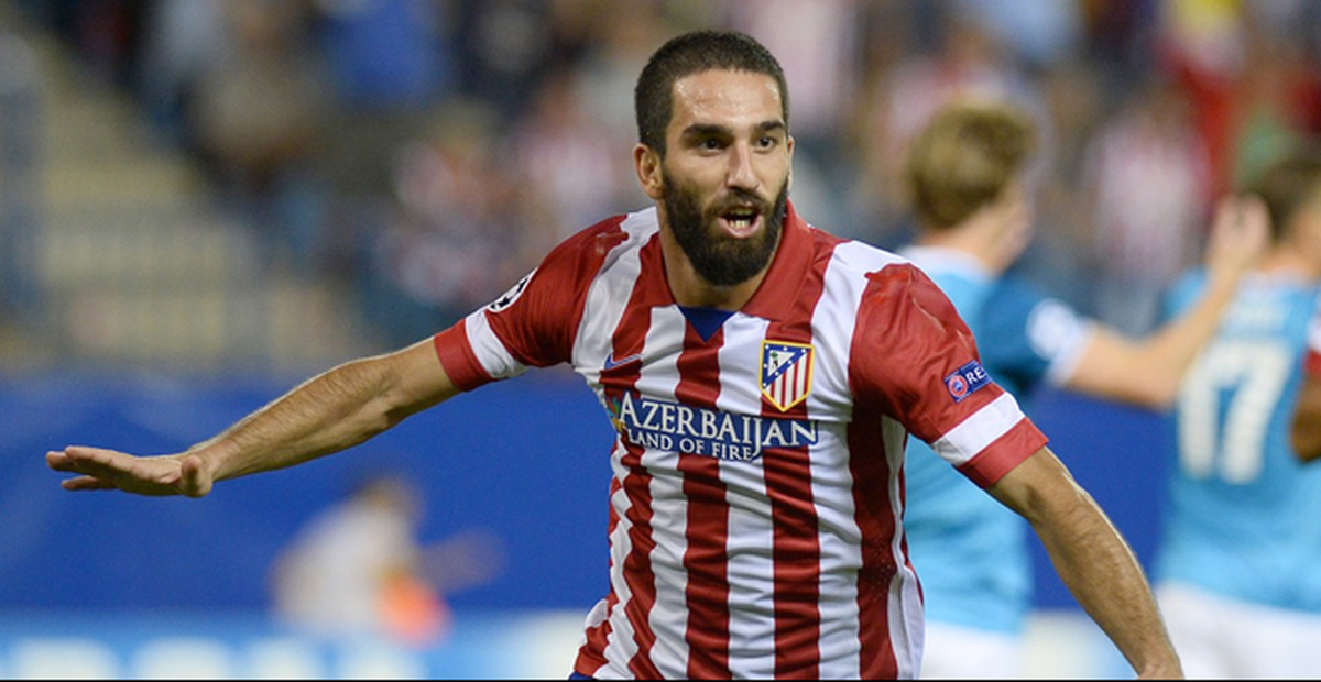 Arda Turan, Evinde Arkadaşlarıyla Dans Etti