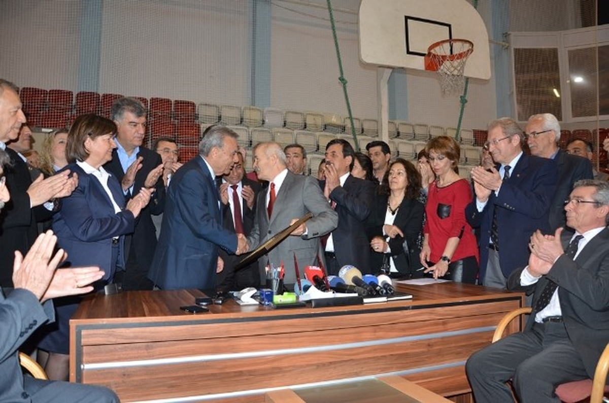 Aziz Kocaoğlu Mazbatasını Aldı