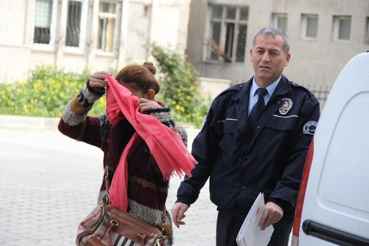 Çanta Hırsızı Genç Kadın Yakalandı