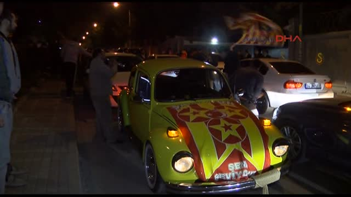 Derbi Sonrası Galatasaray Taraftarları Floryada Toplandı