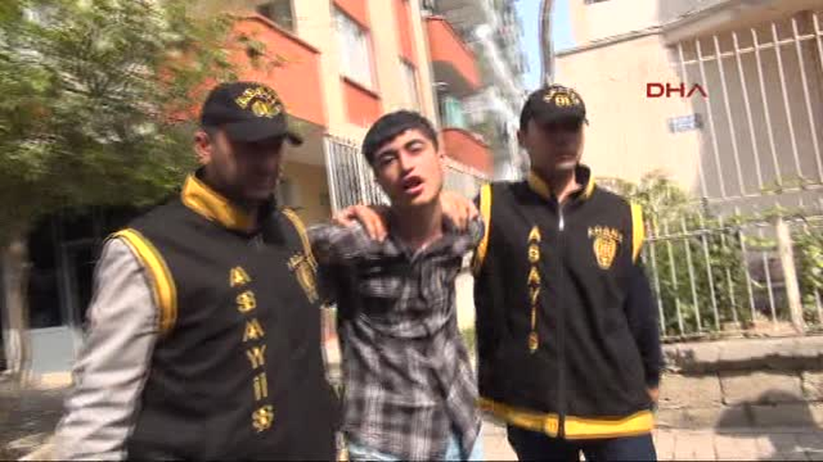 El Fenerini Uyuyan Ev Sahibinin Gözüne Tutunca Yakalandı