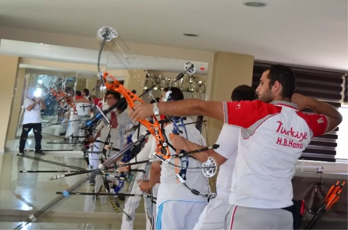 Erzurumlu Okçular Hedefi Broz Madalya İçin Vurdu