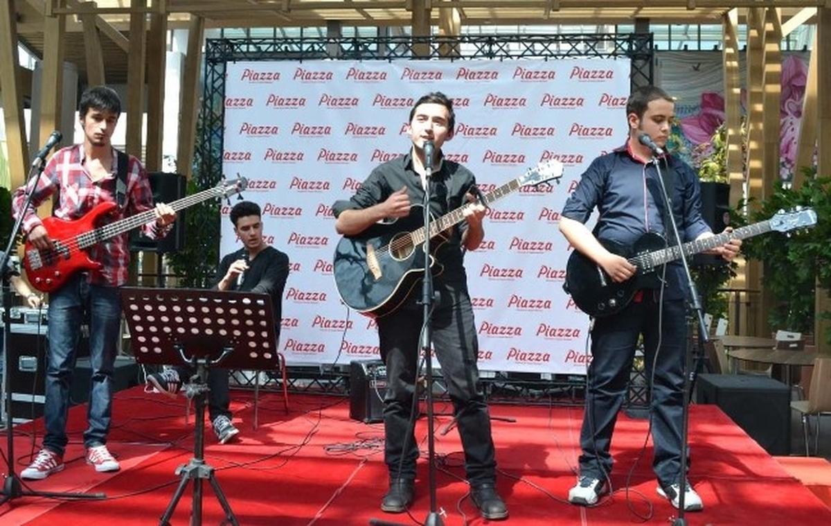 Güzel Sanatlar Lisesi Öğrencileri İlk Konserini Piazza\'da Verdi