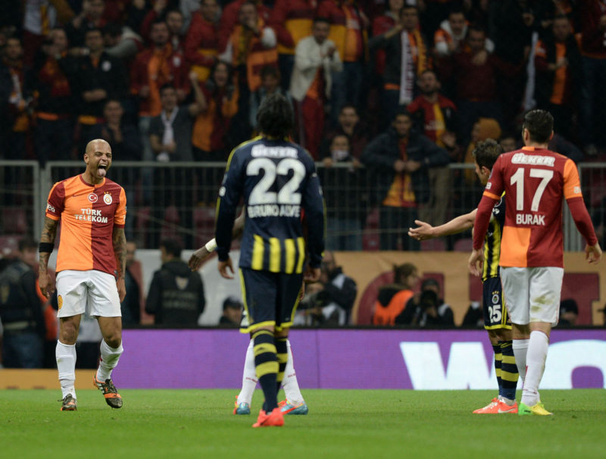 İspanyollar Melo\'nun Emre\'ye Dil Çıkarmasını Eleştirdiler