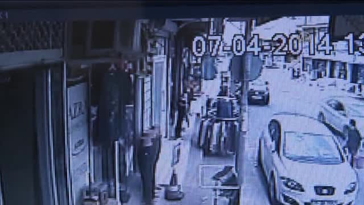 İzmir\'de silahlı soygun girişimi - güvenlik kamerası