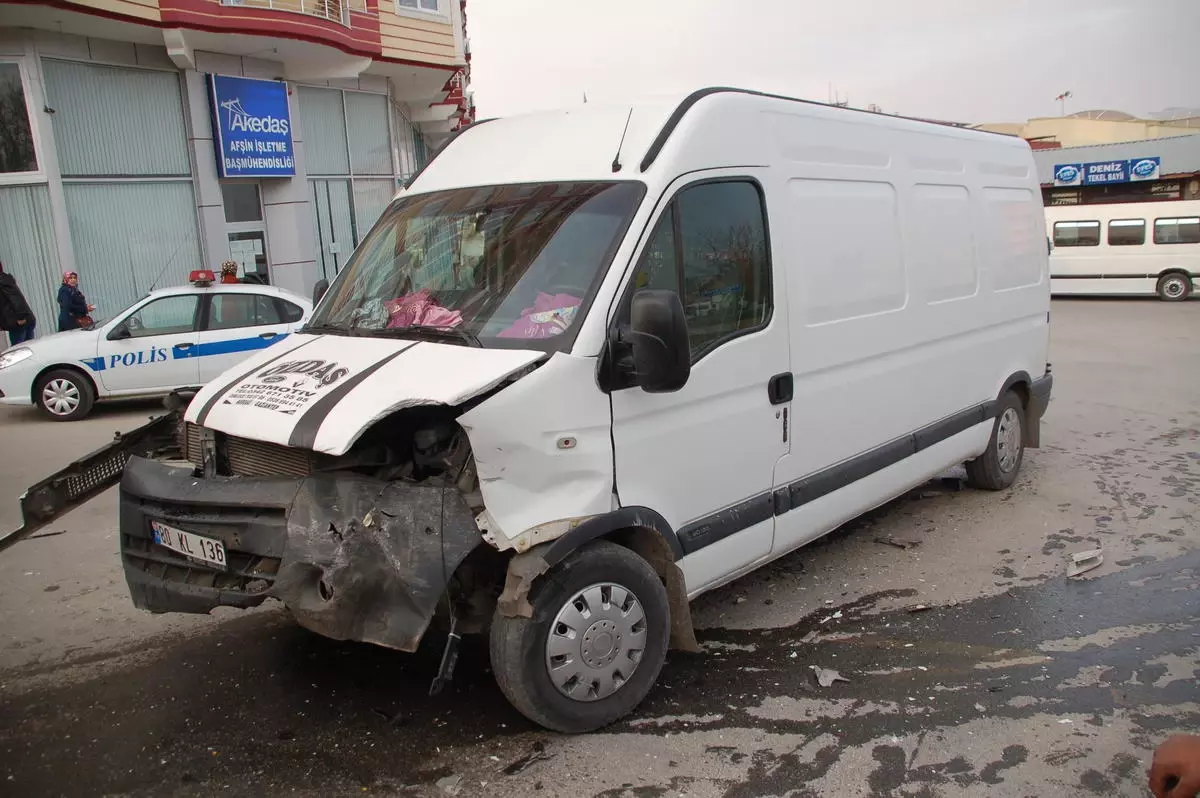 Kahramanmaraş\'ta Trafik Kazası: 4 Yaralı