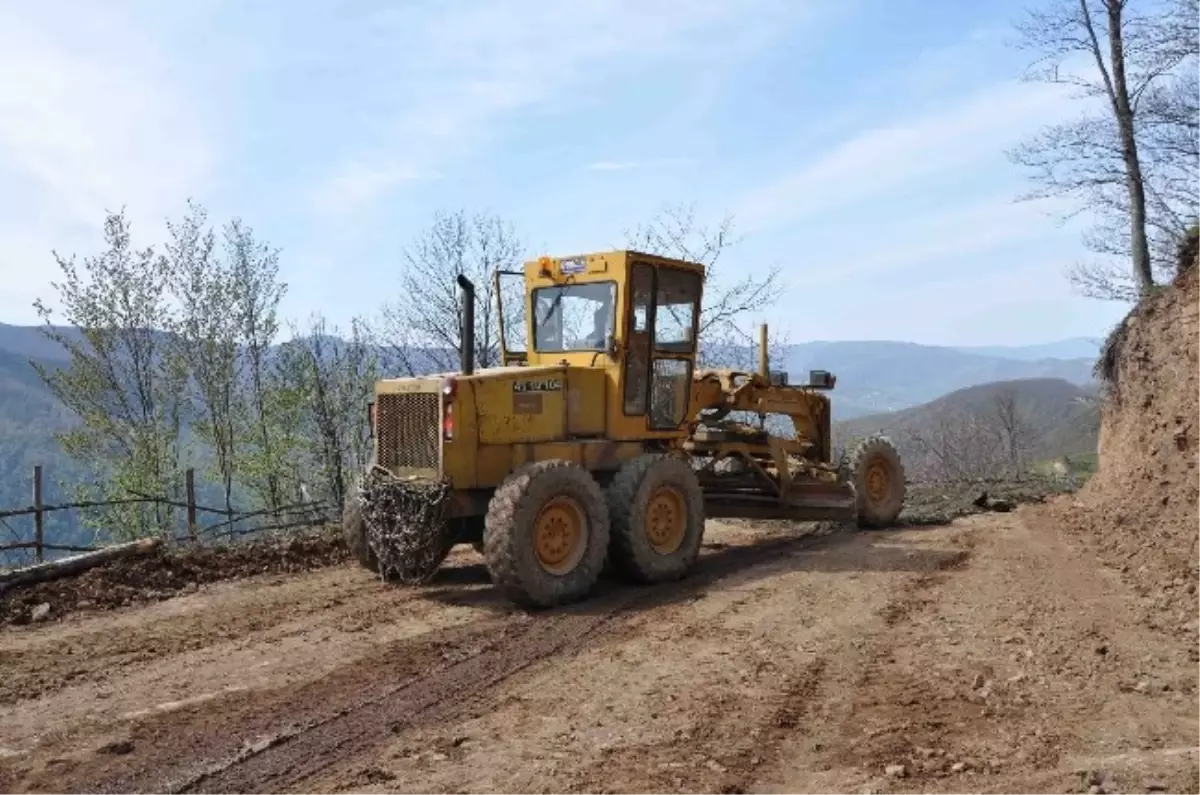 Kartepe Serilik Köyü\'nde Yol Çalışması