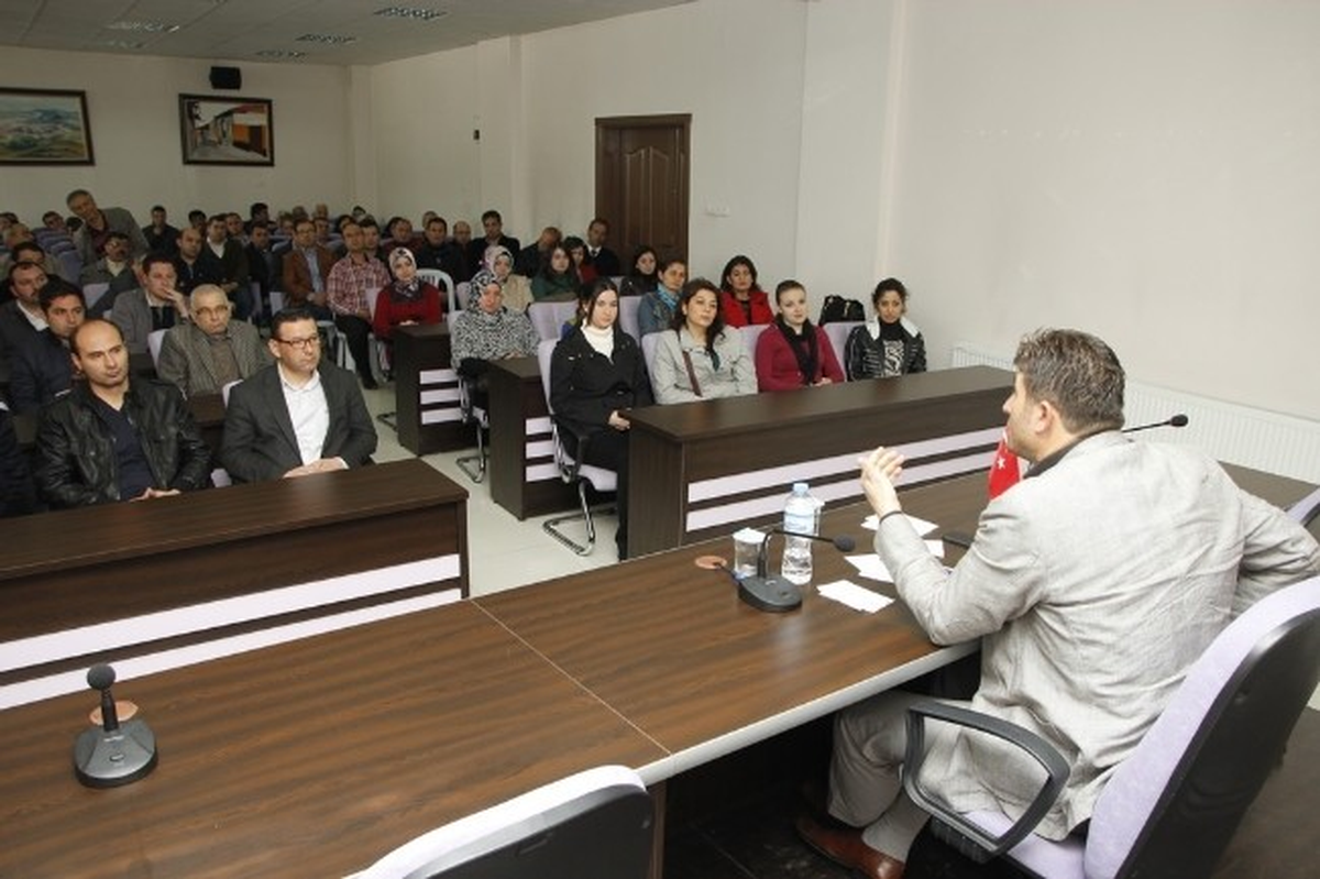 Kula\'nın Başkanı Tosun Belediye Personeli Buluştu
